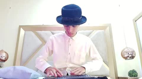 dylan_scotts online show from September 28, 2025, 8:03 pm