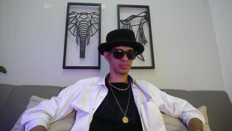 dylan_scotts online show from October 2, 2025, 7:43 pm