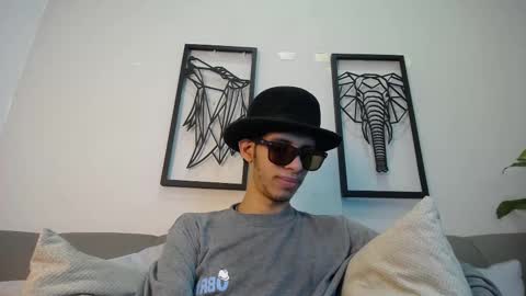 dylan_scotts online show from October 15, 2025, 8:31 pm