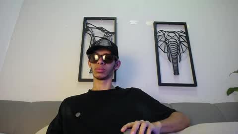 dylan_scotts online show from October 19, 2025, 8:31 pm