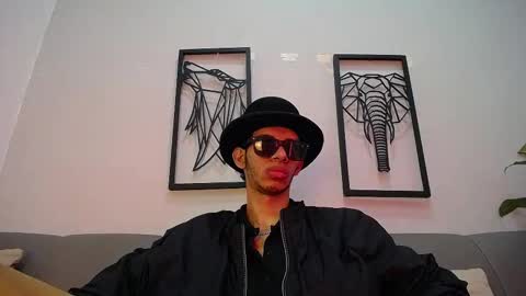 dylan_scotts online show from October 20, 2025, 9:48 pm