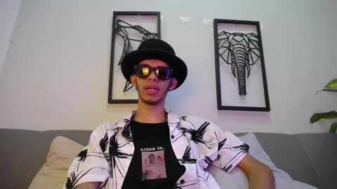 dylan_scotts online show from October 21, 2025, 7:58 pm