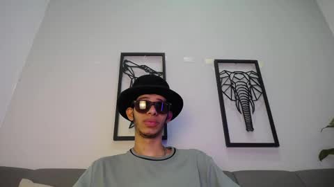 dylan_scotts online show from October 22, 2025, 7:57 pm