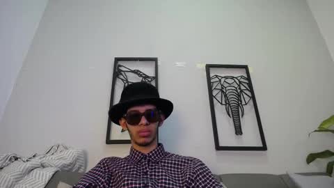 dylan_scotts online show from October 23, 2025, 9:24 pm