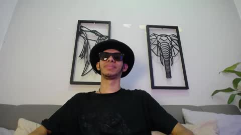 dylan_scotts online show from October 29, 2025, 8:10 pm