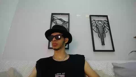 dylan_scotts online show from November 1, 2025, 9:39 pm