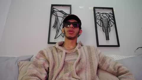 dylan_scotts online show from November 3, 2025, 9:05 pm