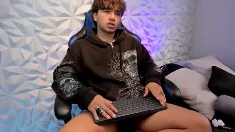 Snapshot of dylan_walton chatting on October 15, 2025, 1:44 pm Dylan online show from October 15, 2025, 1:44 pm