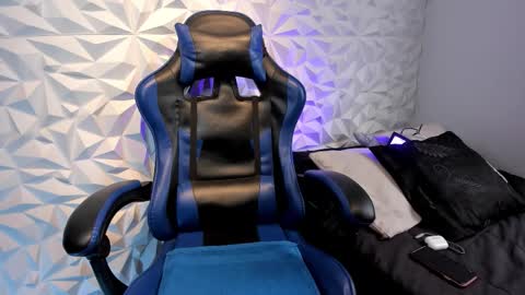 Snapshot of dylan_walton chatting on October 29, 2025, 1:35 pm Dylan online show from October 29, 2025, 1:35 pm