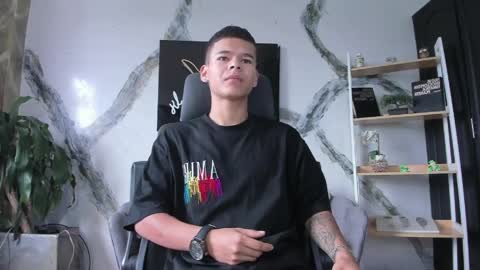 dylanroyce_ online show from April 5, 2026, 12:35 pm