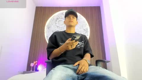 Snapshot of dylanroyce_ chatting on April 20, 2026, 12:52 pm dylanroyce_ online show from April 20, 2026, 12:52 pm