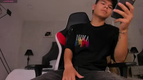 Snapshot of dylanroyce_ chatting on May 20, 2026, 1:17 pm dylanroyce_ online show from May 20, 2026, 1:17 pm