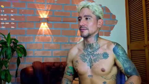 Snapshot of dylanstonne1 chatting on September 23, 2025, 9:29 pm D Y L A N online show from September 23, 2025, 9:29 pm