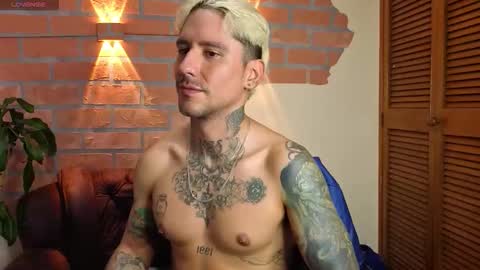 Snapshot of dylanstonne1 chatting on October 10, 2025, 9:25 pm D Y L A N online show from October 10, 2025, 9:25 pm