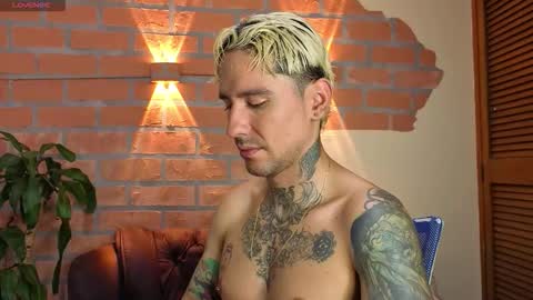 Snapshot of dylanstonne1 chatting on October 18, 2025, 9:26 pm D Y L A N online show from October 18, 2025, 9:26 pm