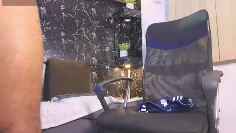 Snapshot of dylanstonne1 chatting on June 18, 2026, 9:14 am D Y L A N online show from June 18, 2026, 9:14 am