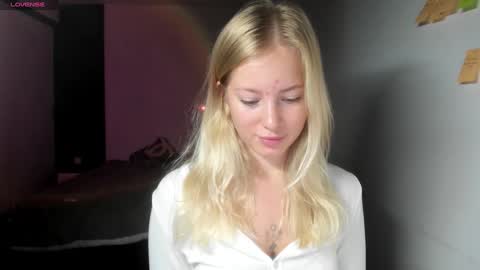 fansly - yourbestbaby online show from December 6, 2024, 3:52 am