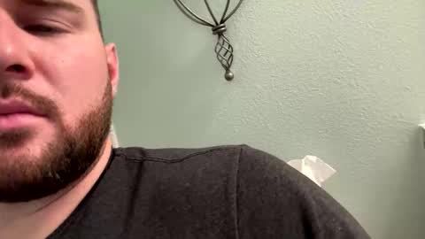 eaeyboi2222 online show from November 15, 2025, 5:27 am