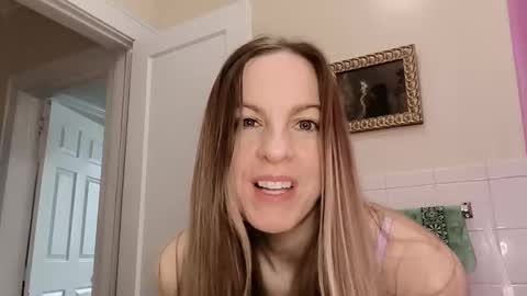 Snapshot of eager_sweetheart chatting on May 2, 2026, 3:39 pm eager_sweetheart online show from May 2, 2026, 3:39 pm