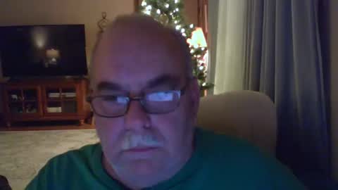 earl52 online show from December 19, 2024, 12:02 am