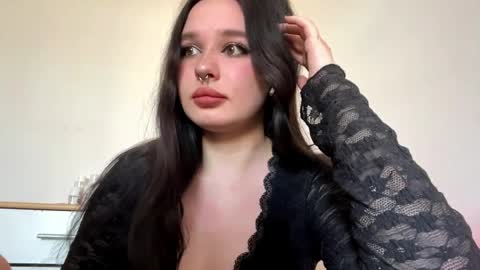 Snapshot of earleneohanley chatting on April 8, 2026, 2:17 pm Maya online show from April 8, 2026, 2:17 pm