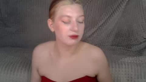Snapshot of earn_my_lily chatting on May 8, 2026, 7:14 am Lily online show from May 8, 2026, 7:14 am