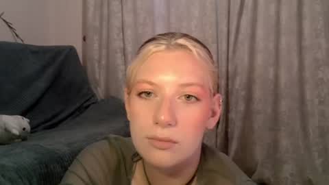 Snapshot of earn_my_lily chatting on June 18, 2026, 9:14 am Lily online show from June 18, 2026, 9:14 am