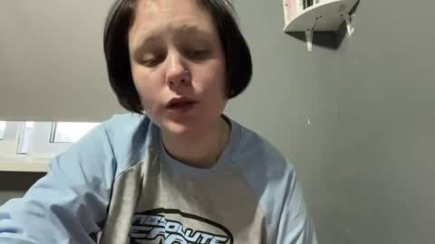 Snapshot of earthascritchfield chatting on April 13, 2026, 4:01 pm Rina online show from April 13, 2026, 4:01 pm