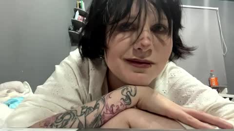 Snapshot of earthascritchfield chatting on April 19, 2026, 6:10 pm Rina online show from April 19, 2026, 6:10 pm