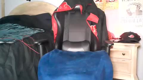 Snapshot of easybreezy20 chatting on January 20, 2025, 9:13 am TWITTER INSTAGRAM easybreezy20 ONLINE 1230 AM TO 7AM online show from January 20, 2025, 9:13 am