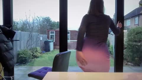 Nadia Ferreira  online show from February 10, 2025, 1:44 pm