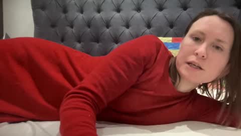 Nadia Ferreira  online show from February 13, 2025, 6:16 pm