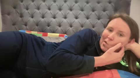 Nadia Ferreira  online show from February 15, 2025, 10:42 pm