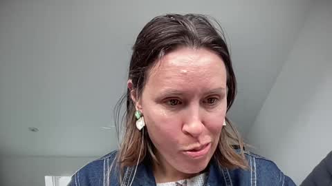 Nadia Ferreira  online show from November 3, 2025, 9:43 am