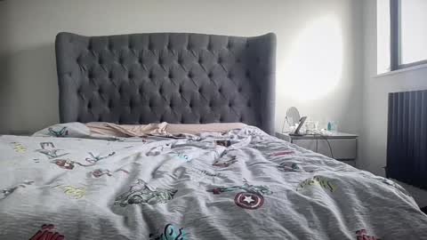 Nadia Ferreira  online show from November 28, 2025, 9:34 am