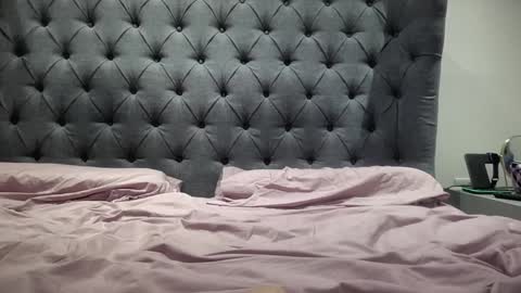 Nadia Ferreira  online show from December 15, 2025, 11:09 pm