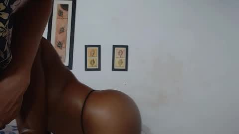 Snapshot of ebanoymarfil2 chatting on February 17, 2025, 9:56 am Laraand Drake online show from February 17, 2025, 9:56 am
