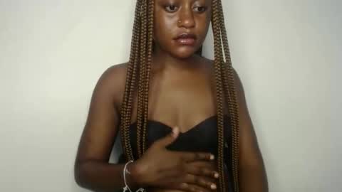 Ella online show from September 8, 2025, 7:35 pm