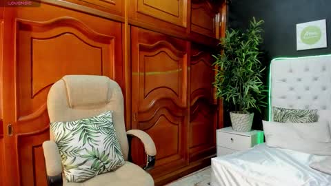 ebony_katterin online show from December 18, 2025, 11:16 am