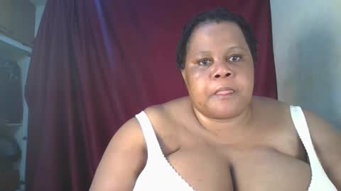 ebony_magixs online show from October 19, 2025, 5:13 pm