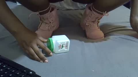 Snapshot of ebony_maria chatting on October 18, 2025, 8:04 am ebony_maria online show from October 18, 2025, 8:04 am