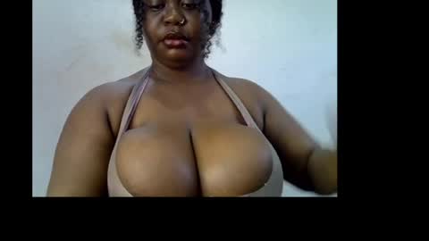 Snapshot of ebony_plumx12 chatting on April 27, 2026, 7:39 am Prisy online show from April 27, 2026, 7:39 am