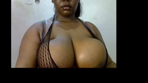 Snapshot of ebony_plumx12 chatting on May 4, 2026, 7:32 pm Prisy online show from May 4, 2026, 7:32 pm