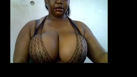 Snapshot of ebony_plumx12 chatting on May 9, 2026, 7:35 am Prisy online show from May 9, 2026, 7:35 am