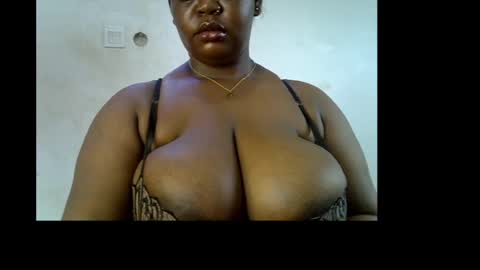 Snapshot of ebony_plumx12 chatting on May 16, 2026, 8:33 am Prisy online show from May 16, 2026, 8:33 am
