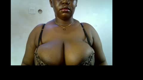 Snapshot of ebony_plumx12 chatting on May 16, 2026, 10:36 am Prisy online show from May 16, 2026, 10:36 am