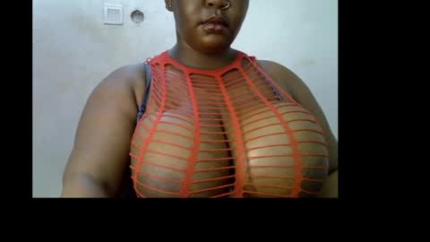 Snapshot of ebony_plumx12 chatting on May 19, 2026, 6:47 pm Prisy online show from May 19, 2026, 6:47 pm