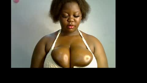 Snapshot of ebony_plumx12 chatting on May 25, 2026, 8:20 am Prisy online show from May 25, 2026, 8:20 am