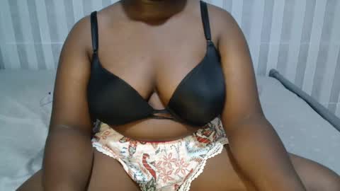 Snapshot of ebony_sabrina chatting on January 28, 2025, 8:25 am Sabrina online show from January 28, 2025, 8:25 am