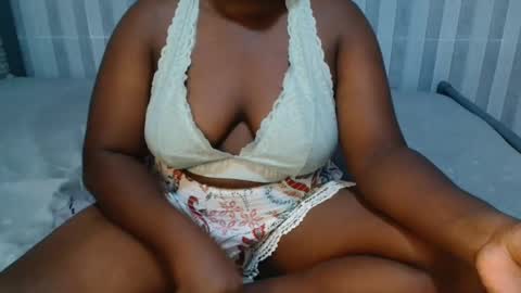 Snapshot of ebony_sabrina chatting on March 4, 2025, 9:18 am Sabrina online show from March 4, 2025, 9:18 am